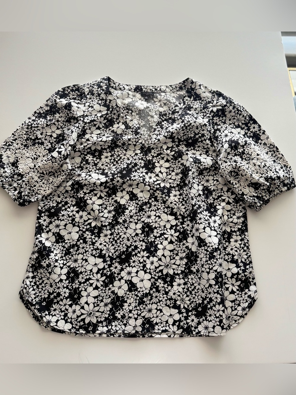 Talbots Black White Floral Cotton Top Eyelet Sleeve Blouse Size MP Petite